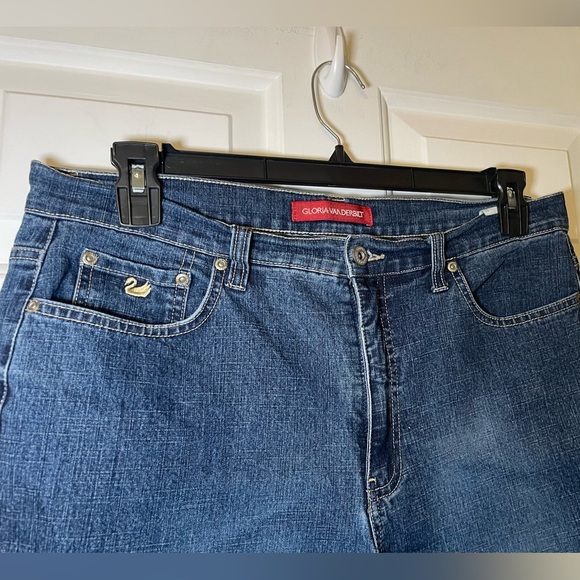 Gloria Vanderbilt Denim Capris Size 14 Cuffed Leg Vintage Embroidery Pockets - Picture 2 of 8